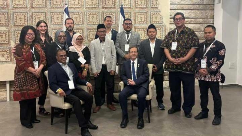 Kemenlu RI Menolak Mengomentari Pertemuan 5 Orang Indonesia dengan Presiden Israel