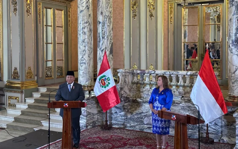 Presiden Peru Beri Prabowo Subianto Penghargaan The Order of The Sun