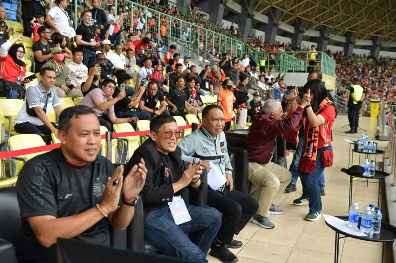 Laga Persija Kontra Arema FC di Stadion Patriot Candrabhaga Disaksikan Menpora Amali