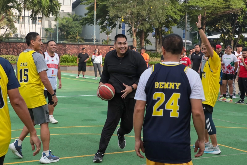 Menpora Dito dan Menparekraf Sandiaga Uno Main Basket Bareng, Dukung Timnas Basket Indonesia di SEA Games 2023 Kamboja