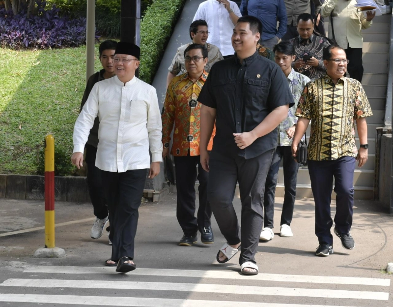 Silaturahmi dengan Menpora Dito, Gubernur Bengkulu Jadi Khatib Salat Jumat di Masjid Pemuda Al-Muwahiddin Kemenpora