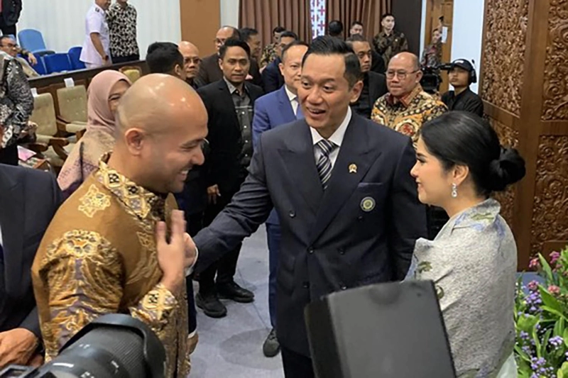 Selamat, Menteri AHY Raih Gelar Doktor Cumlaude di Universitas Airlangga