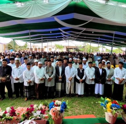  Klarifikasi Abu Mudi Soal Foto Dirinya Elus Kepala Dekfadh hingga Abi Zahroel Pose Dua Jari