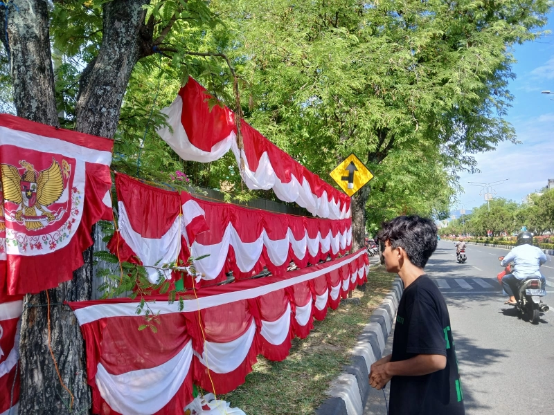 Pedagang Bendara Merah Putih di Banda Aceh Keluhkan Sepi Pembeli