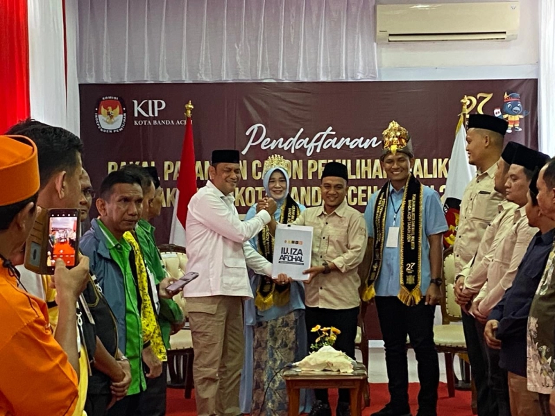 Pasangan Illiza-Afdhal Resmi Daftar ke KIP Banda Aceh