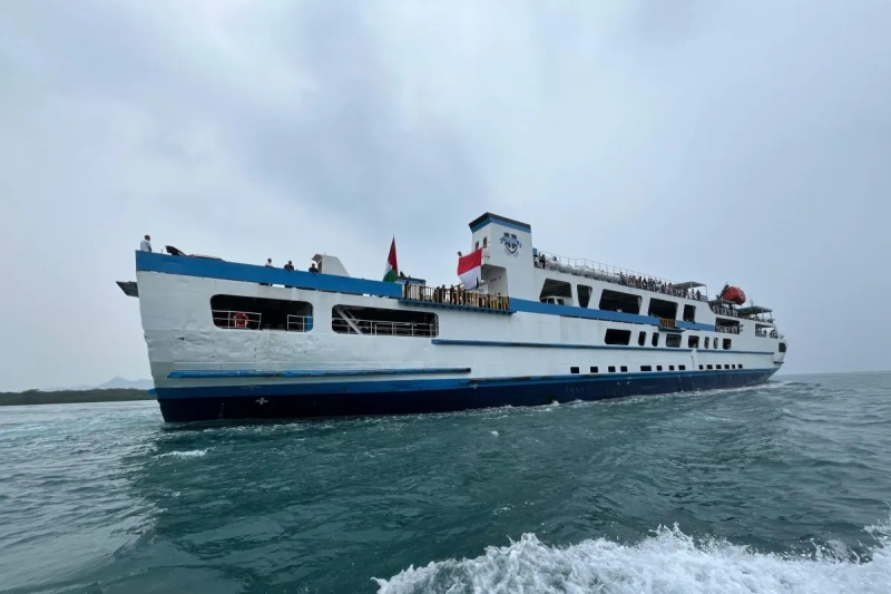 Ribuan Warga Kibarkan Bendera Indonesia dan Palestina di Selat Sunda