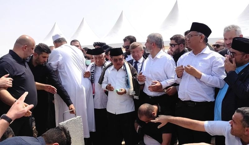 Ikut Salat Jenazah dan Pemakaman Ismail Haniyeh, JK: Ribuan Orang Tampak Emosional