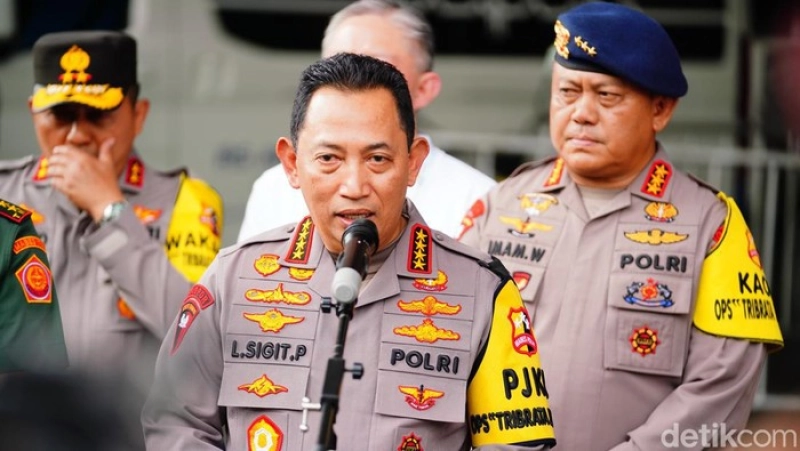 Kapolri Naikkan Pangkat Tiga Polisi yang Gugur Saat Gerebek Judi Sabung Ayam