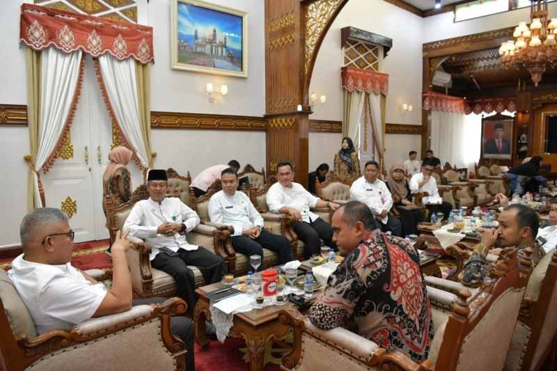 Pj Gubernur Aceh Bustami Hamzah Sambut Kepala Puslatbang KHAN LAN RI di Meuligoe 