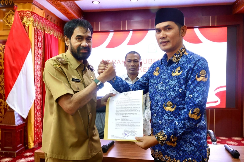 Mualem Tunjuk M Nasir Syamaun sebagai Plt Sekda Aceh, Gantikan Alhudri yang Baru Sebulan Menjabat