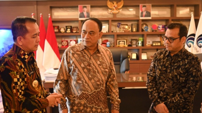 Fasilitasi Media Center PON XXI Aceh-Sumut, Menkominfo Terima Penghargaan