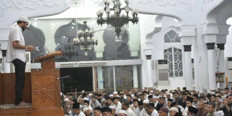 Ini Isi Instruksi Gubernur Aceh Soal Wajib Salat Berjamaah