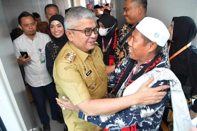 Pj Gubernur Lepas Jemaah Umrah Perdana Penerbangan Langsung Aceh-Jeddah Musim 1446 Hijriah