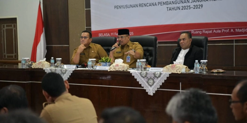 Jelang Pelantikan Mualem-Dek Fadh, Pj Gubernur Safrizal Pimpin Rapat Perdana Penyusunan RPJMA 2025-2029