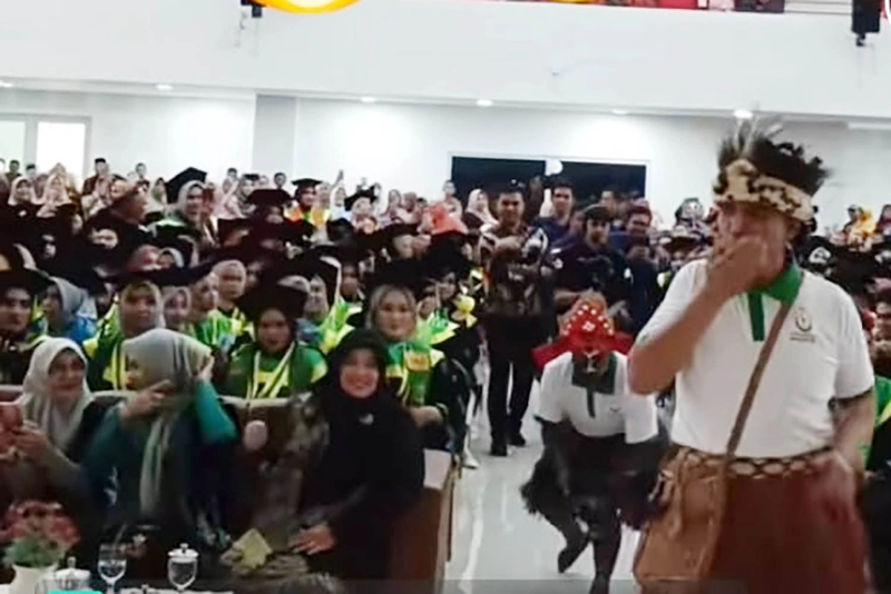 Ikut Tarian Papua di Acara Wisuda, Rektor Unimal: Motivasi Mencintai Budaya Daerah