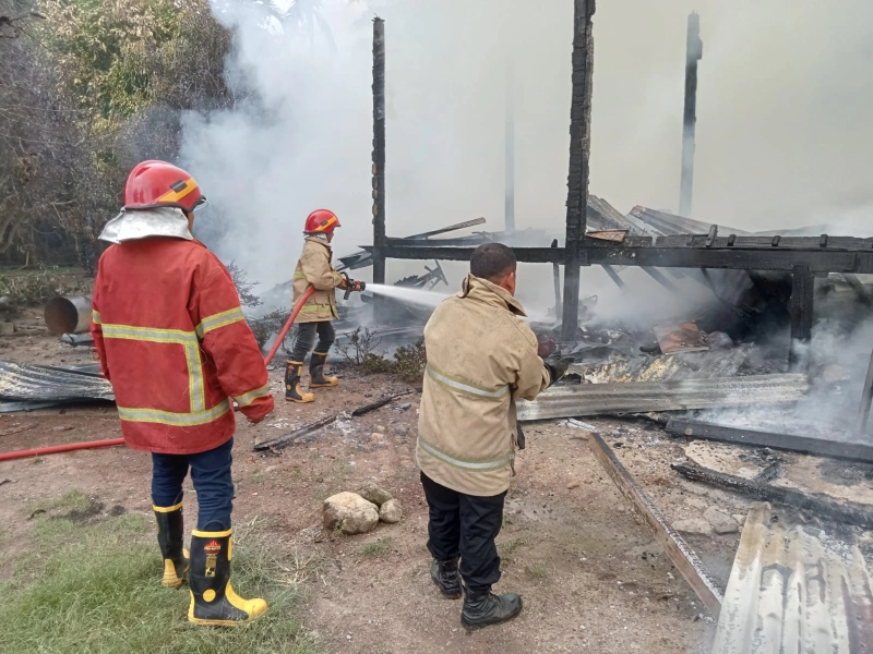 Satu Unit Rumah Kontruksi Kayu Ludes Terbakar di Aceh Besar