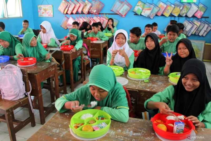 Program Makan Bergizi Gratis Diklaim Bisa Tingkatkan Fokus Belajar Anak Indonesia