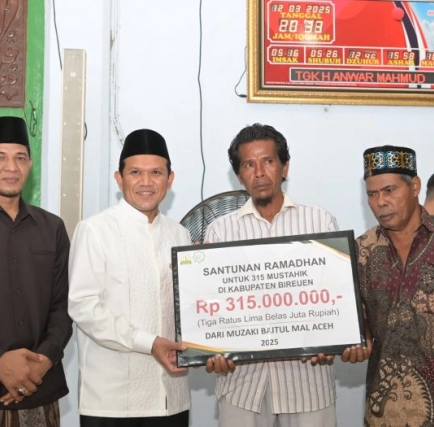 Wagub Aceh Safari Ramadhan di Bireuen, Serahkan Bantuan untuk Masjid dan Mustahik