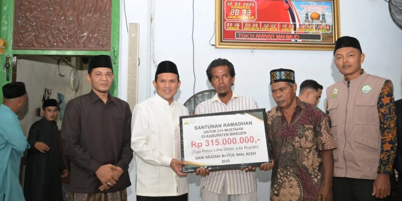 Wagub Aceh Safari Ramadhan di Bireuen, Serahkan Bantuan untuk Masjid dan Mustahik