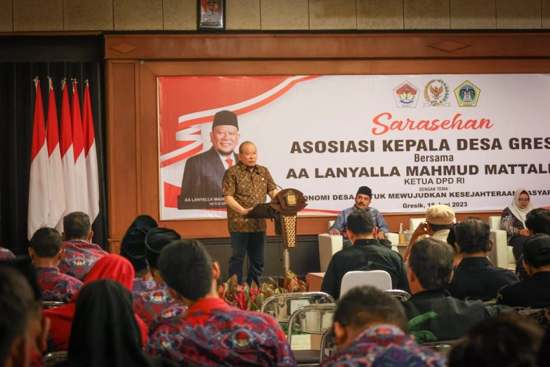 Di Depan Para Kades Gresik, Ketua DPD RI Paparkan Cara Desa Menjadi Kekuatan Ekonomi