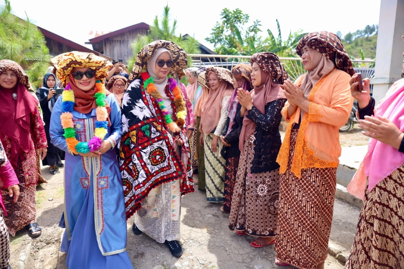 Mellani Subarni Bertemu Ibu-Ibu Pelestari Seni Kerajinan di Tanah Gayo