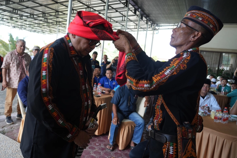 Kampanye di Aceh Tenggara, Bustami Hamzah Diberi Marga Desky dan Berjanji Akan Sejahterakan Petani