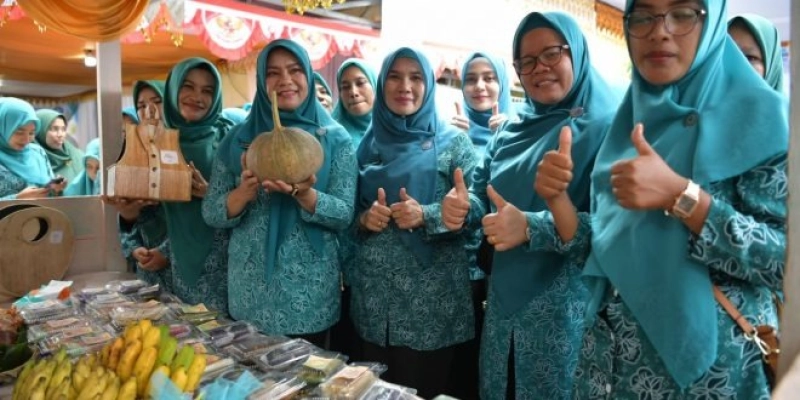 PJ Ketua TP PKK Aceh Dorong  Ibu Gampong Mane Terus Berkreativitas Ciptakan Berbagai Produk Kerajinan Unggulan