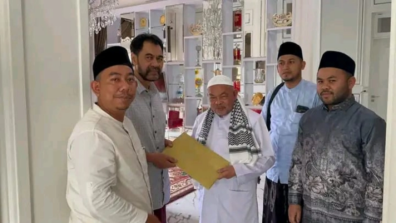 Abu Paya Pasi Serahkan Rekomendasi Ulama untuk Tu Sop kepada Mualem