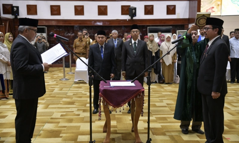 Lantik Pj Sekda Aceh, Ini Pesan Gubernur Bustami