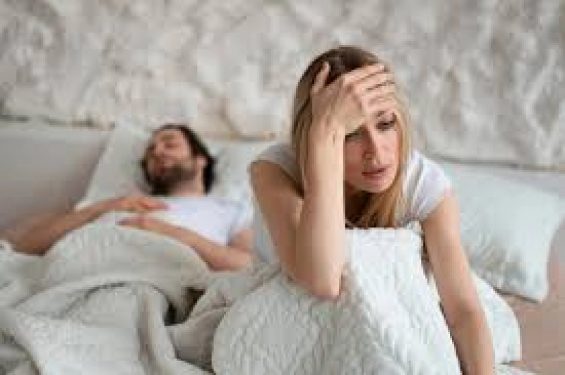 Sleep Divorce: Manfaat Tidur di Kasur atau Kamar Terpisah dengan Pasangan ketika Liburan