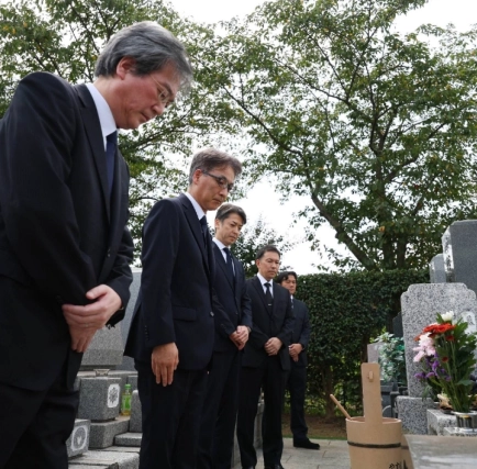 Di Jepang, Jaksa dan Polisi Minta Maaf di Makam Korban Salah Tangkap | dunia