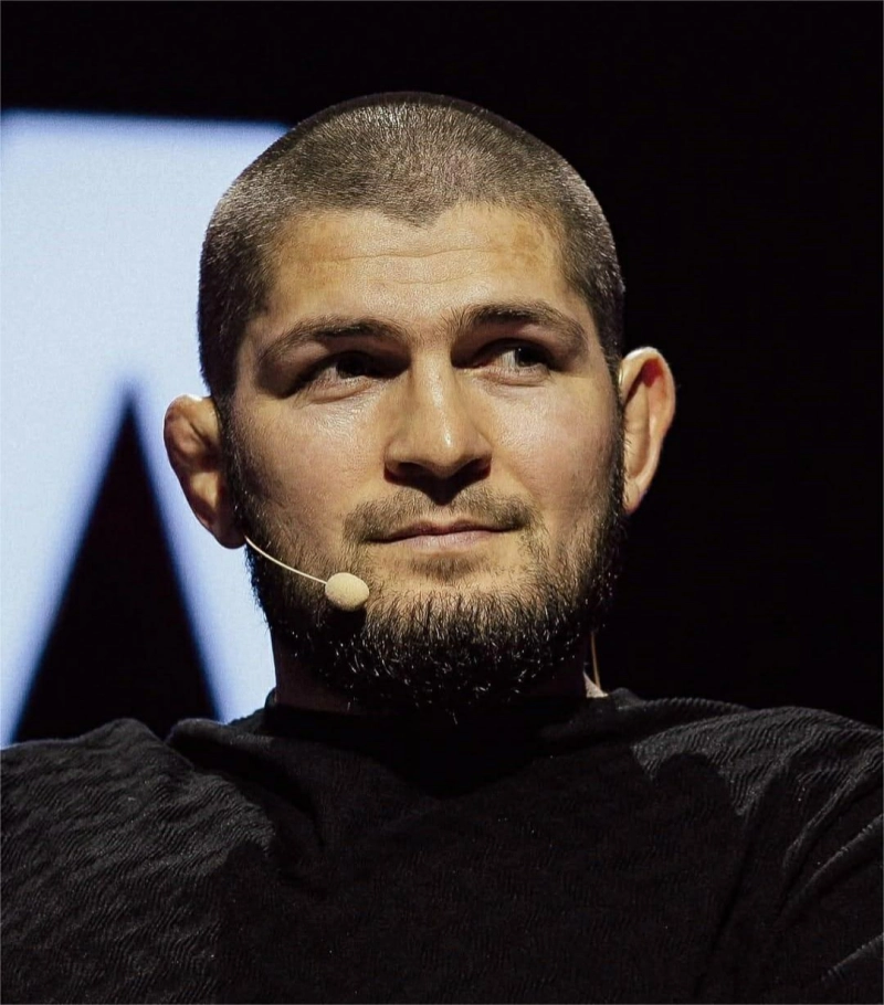 Legenda UFC Khabib Nurmagomedov Klarifikasi Usai Viral Diusir dari Pesawat  