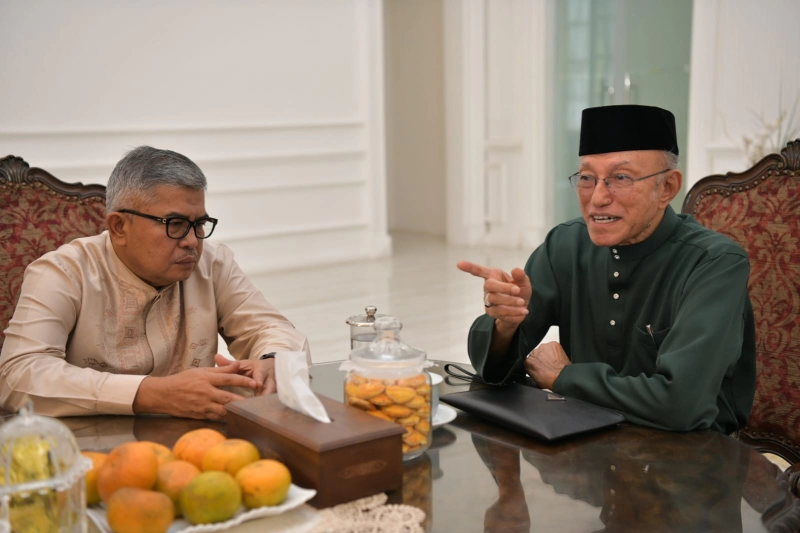 Pj Gubernur Aceh Silaturahmi Lebaran ke Wali Nanggroe dan Forkopimda