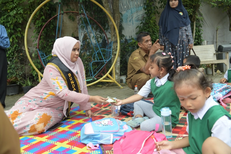 Murid SDN Sibreh Girang Dikunjungi Bunda PAUD Aceh