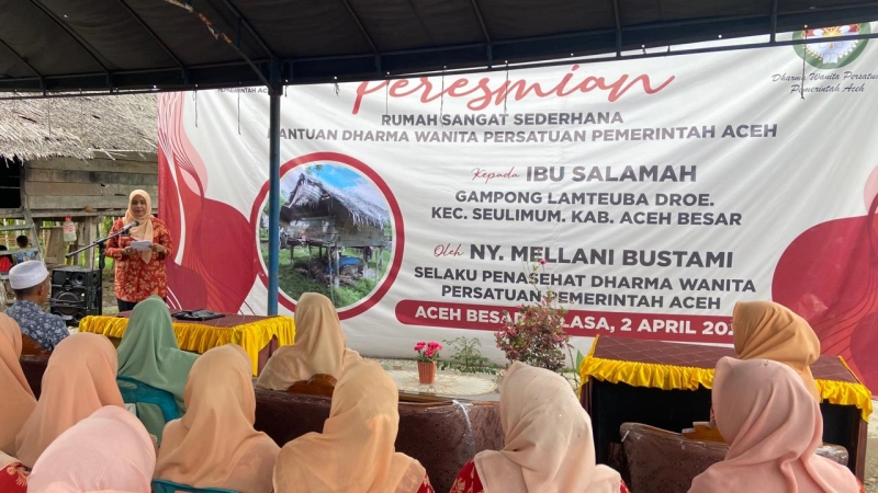 Mellani Subarni Serahkan Rumah Sederhana untuk Janda Miskin