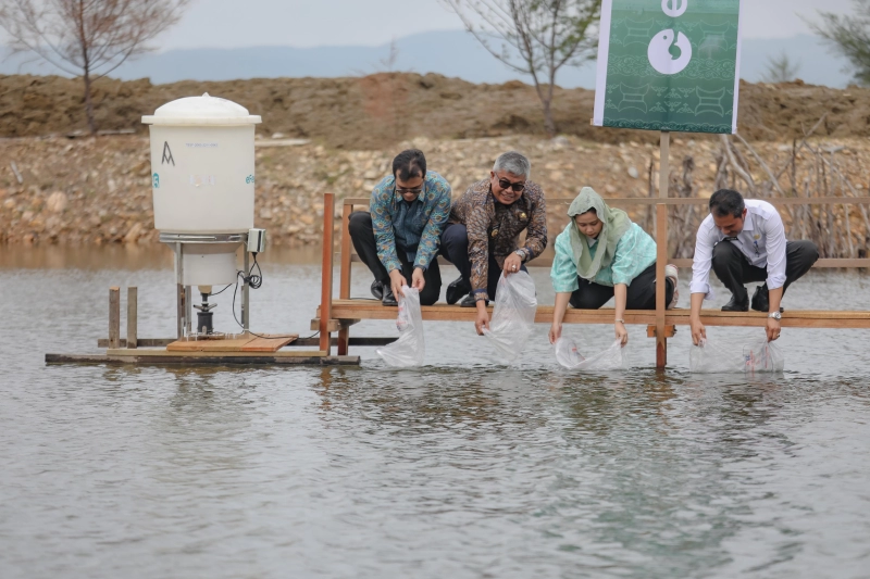 Wamenkominfo Nezar Patria dan Pj Gubernur Aceh Resmikan Program Contract Farming eFishery 