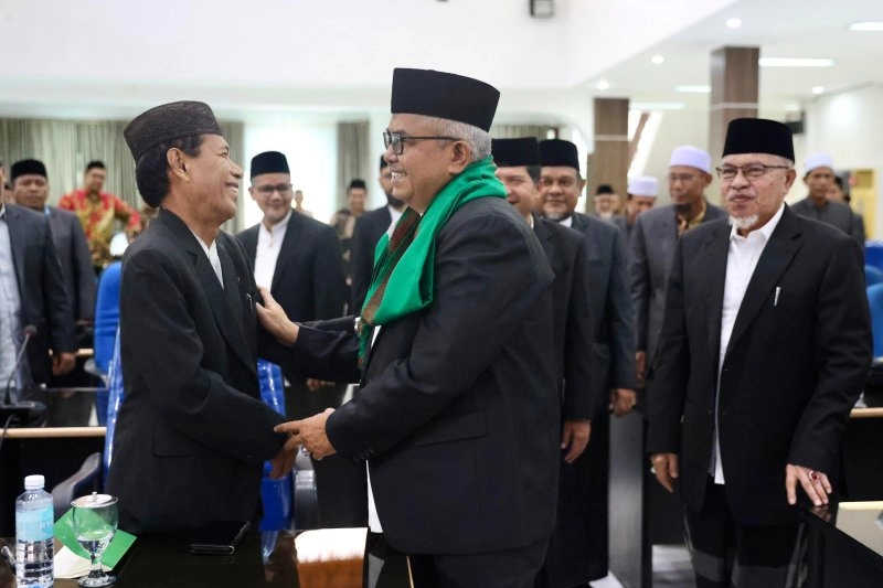 Pj Gubernur Aceh Kukuhkan Tim Pengawas Sistem Jaminan Produk Halal MPU