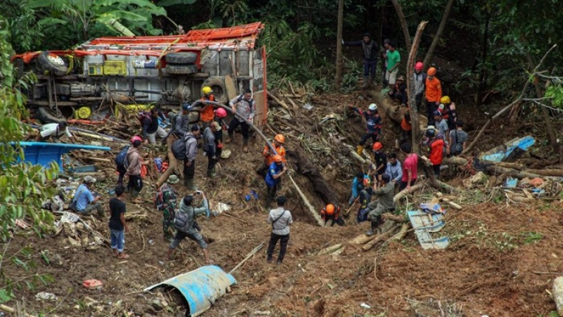 Banjir-Longsor di Sukabumi, BPBD: 10 Meninggal Dunia, 2 Hilang, Ribuan Orang Mengungsi