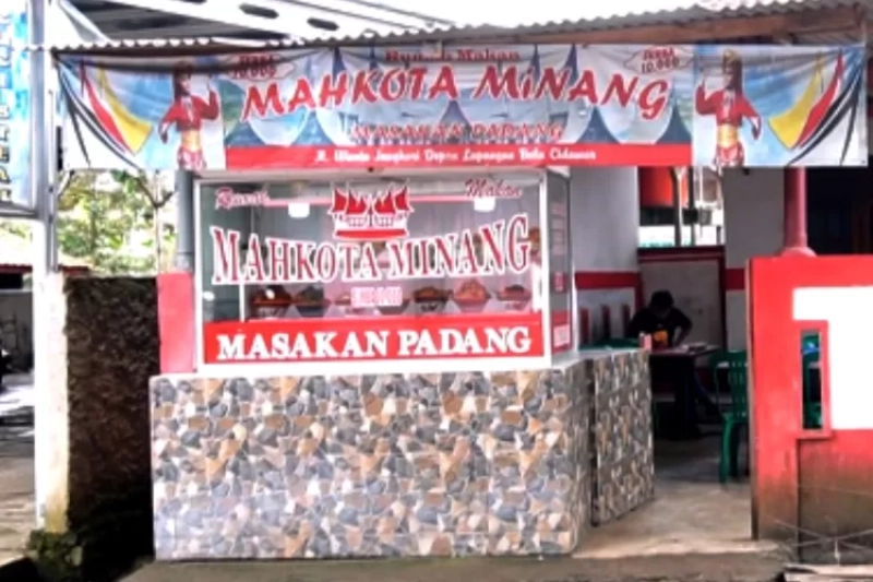 Warung Nasi Padang yang Penjualnya Bukan Orang Padang Diobrak-abrik Massa