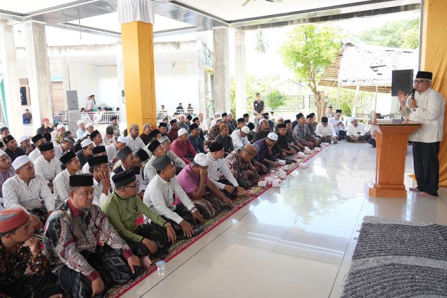 Foto-foto Bustami Hamzah Hadiri Silaturahmi IRADAH Bireuen di Dayah Darussalam Al Munawwarah