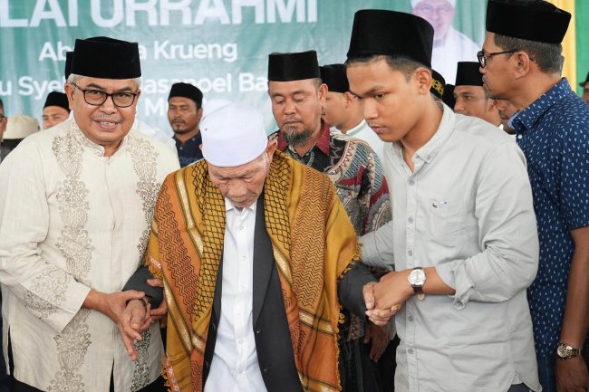 Foto-foto Bustami Hamzah Hadiri Silaturahmi IRADAH Bireuen di Dayah Darussalam Al Munawwarah