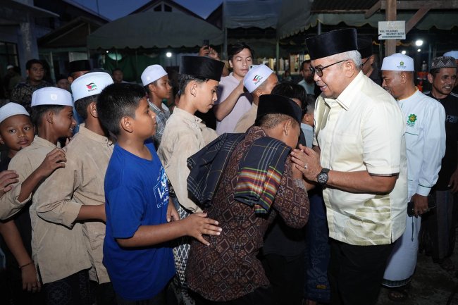 Foto-foto Cagub Bustami Hamzah Takziah dan Berdoa di Pusara Makam Abu Ishak Lamkawe