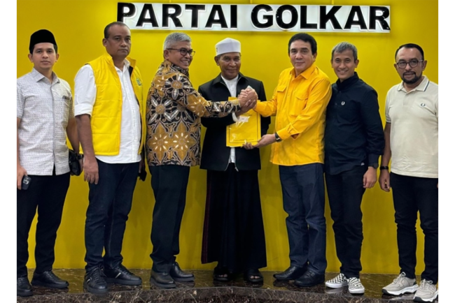 Foto-foto Momen Ketum Golkar Serahkan Dukungan untuk Bustami-Tu Sop