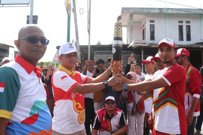 Foto-foto Kemeriahan Masyarakat dan Pelajar Sambut Tim Kirab Api PON XXI di Bener Meriah