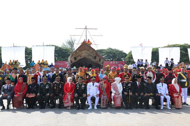 Foto Pj Gubernur Aceh Bustami Pimpin Upacara HUT ke-79 RI di Blang Padang