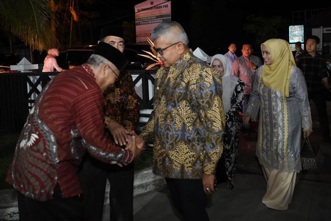 Foto Pj Gubernur Aceh Bustami dan Istri Disambut dengan Hangat di Aceh Barat