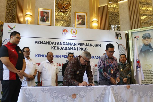 Foto - Pj Gubernur Aceh Teken Perjanjian Kerja Sama dengan Kemenpora, KONI, dan PB PON XXI