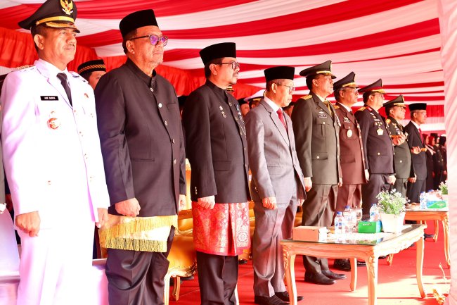 Foto Pj Gubernur Aceh Bustami Pimpin Upacara HUT ke-79 RI di Blang Padang