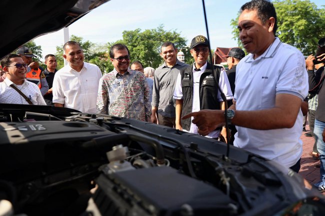 Foto Pj Sekda Aceh Pimpin Apel dan Periksa Kendaraan Dinas untuk PON XXI 2024