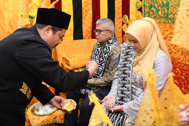 Foto Pj Gubernur Aceh Bustami dan Istri Disambut dengan Hangat di Aceh Barat